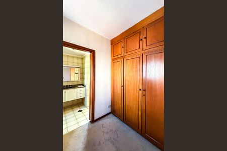 Apartamento para alugar com 395m², 4 quartos e 3 vagas Apartamento para alugar com 395m², 4 quartos e 3 vagasCloset da suíte 2