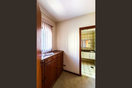 Apartamento para alugar com 395m², 4 quartos e 3 vagas Apartamento para alugar com 395m², 4 quartos e 3 vagasCloset da suíte 2