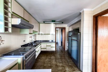 Apartamento para alugar com 395m², 4 quartos e 3 vagas Apartamento para alugar com 395m², 4 quartos e 3 vagasCozinha