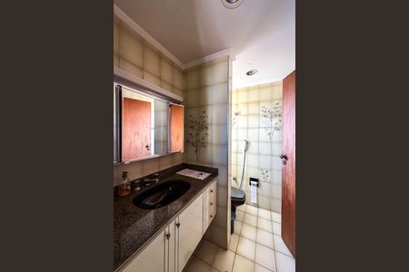 Apartamento para alugar com 395m², 4 quartos e 3 vagas Apartamento para alugar com 395m², 4 quartos e 3 vagasBanheiro da Suíte 2