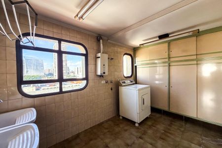 Apartamento para alugar com 395m², 4 quartos e 3 vagas Apartamento para alugar com 395m², 4 quartos e 3 vagasÁrea de Serviço