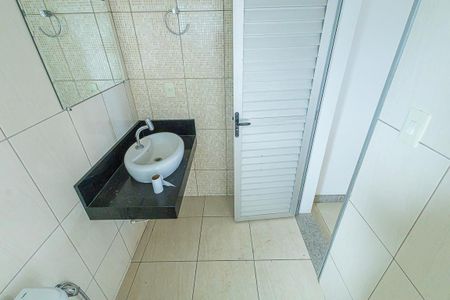 Casa para alugar com 110m², 2 quartos e 1 vaga Casa para alugar com 110m², 2 quartos e 1 vagaBanheiro