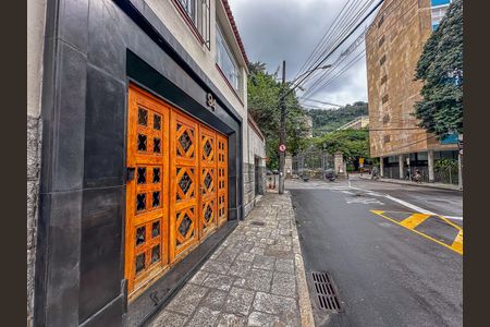 Apartamento para alugar com 150m², 3 quartos e sem vaga