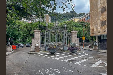 Apartamento para alugar com 150m², 3 quartos e sem vaga