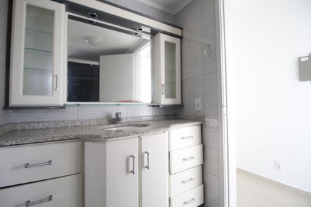 Apartamento para alugar com 73m², 2 quartos e sem vagaBanheiro