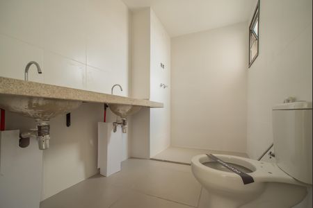 Apartamento à venda com 132m², 3 quartos e 2 vagasBanheiro da Suíte 3