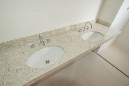 Apartamento à venda com 132m², 3 quartos e 2 vagasBanheiro da Suíte 3