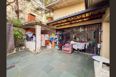 Casa à venda com 450m², 6 quartos e 3 vagas Casa à venda com 450m², 6 quartos e 3 vagasÁrea Externa