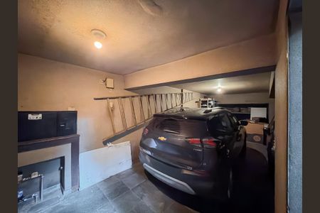 Casa à venda com 450m², 6 quartos e 3 vagas Casa à venda com 450m², 6 quartos e 3 vagasGaragem