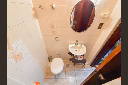 Casa à venda com 450m², 6 quartos e 3 vagas Casa à venda com 450m², 6 quartos e 3 vagasBanheiro 4