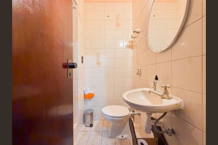 Casa à venda com 450m², 6 quartos e 3 vagas Casa à venda com 450m², 6 quartos e 3 vagasBanheiro 4