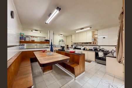 Casa à venda com 450m², 6 quartos e 3 vagas Casa à venda com 450m², 6 quartos e 3 vagasCozinha