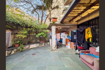 Casa à venda com 450m², 6 quartos e 3 vagas Casa à venda com 450m², 6 quartos e 3 vagasÁrea Externa