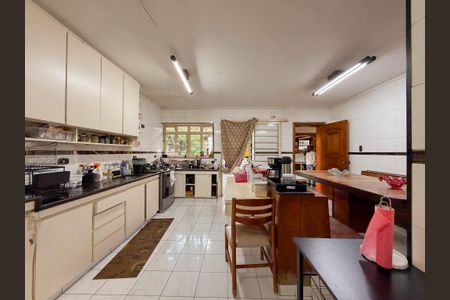 Casa à venda com 450m², 6 quartos e 3 vagas Casa à venda com 450m², 6 quartos e 3 vagasCozinha