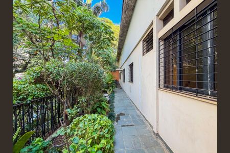 Casa à venda com 450m², 6 quartos e 3 vagas Casa à venda com 450m², 6 quartos e 3 vagasJardim