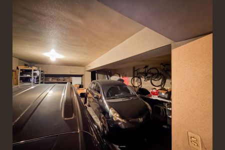 Casa à venda com 450m², 6 quartos e 3 vagas Casa à venda com 450m², 6 quartos e 3 vagasGaragem