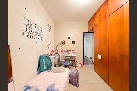 Casa à venda com 450m², 6 quartos e 3 vagas Casa à venda com 450m², 6 quartos e 3 vagasQuarto 2