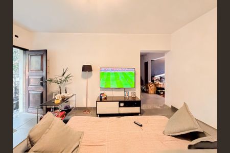 Casa à venda com 450m², 6 quartos e 3 vagas Casa à venda com 450m², 6 quartos e 3 vagasSala 2