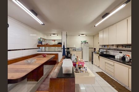 Casa à venda com 450m², 6 quartos e 3 vagas Casa à venda com 450m², 6 quartos e 3 vagasCozinha