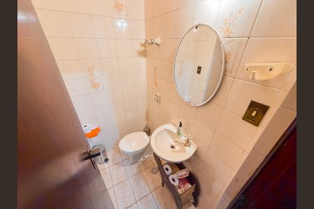 Casa à venda com 450m², 6 quartos e 3 vagas Casa à venda com 450m², 6 quartos e 3 vagasBanheiro 4