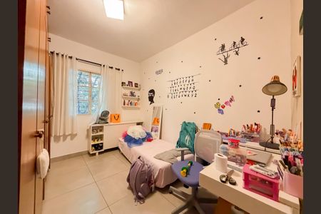 Casa à venda com 450m², 6 quartos e 3 vagas Casa à venda com 450m², 6 quartos e 3 vagasQuarto 2