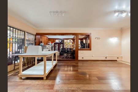 Casa à venda com 450m², 6 quartos e 3 vagas Casa à venda com 450m², 6 quartos e 3 vagasSala