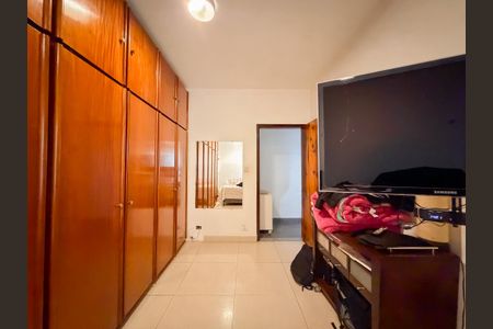 Casa à venda com 450m², 6 quartos e 3 vagas Casa à venda com 450m², 6 quartos e 3 vagasQuarto 1