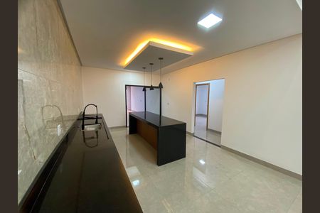 Casa à venda com 168m², 3 quartos e 4 vagas