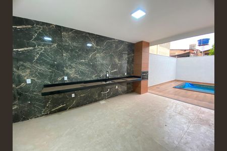 Casa à venda com 168m², 3 quartos e 4 vagas