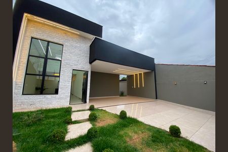 Casa à venda com 168m², 3 quartos e 4 vagas