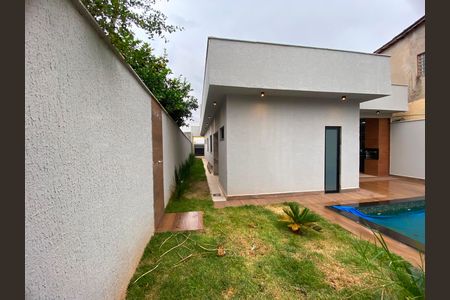 Casa à venda com 168m², 3 quartos e 4 vagas