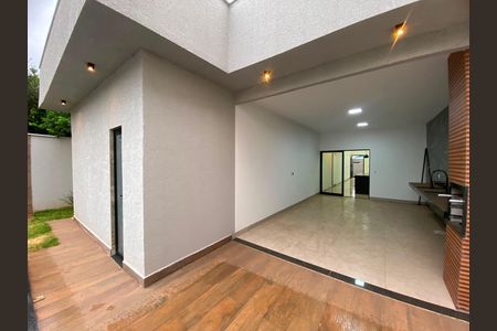 Casa à venda com 168m², 3 quartos e 4 vagas