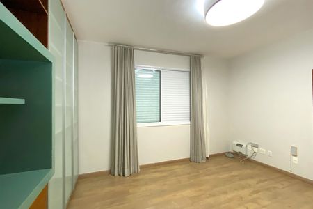 Casa de condomínio à venda com 455m², 4 quartos e 4 vagas Casa de condomínio à venda com 455m², 4 quartos e 4 vagasSuite 3