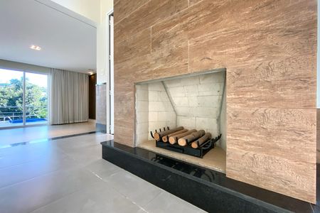 Casa de condomínio à venda com 455m², 4 quartos e 4 vagas Casa de condomínio à venda com 455m², 4 quartos e 4 vagasSala 2