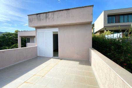 Casa de condomínio à venda com 455m², 4 quartos e 4 vagas Casa de condomínio à venda com 455m², 4 quartos e 4 vagasVaranda Suite 2