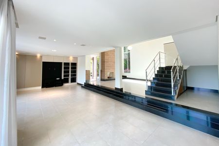 Casa de condomínio à venda com 455m², 4 quartos e 4 vagas Casa de condomínio à venda com 455m², 4 quartos e 4 vagasSala