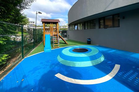 Casa de condomínio à venda com 455m², 4 quartos e 4 vagas Casa de condomínio à venda com 455m², 4 quartos e 4 vagasÁrea comum