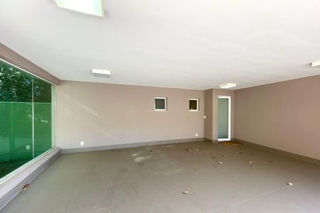 Casa de condomínio à venda com 455m², 4 quartos e 4 vagas Casa de condomínio à venda com 455m², 4 quartos e 4 vagasGaragem