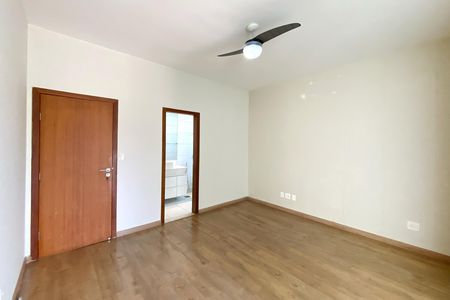 Casa de condomínio à venda com 455m², 4 quartos e 4 vagas Casa de condomínio à venda com 455m², 4 quartos e 4 vagasSuite 2