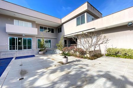 Casa de condomínio à venda com 455m², 4 quartos e 4 vagas Casa de condomínio à venda com 455m², 4 quartos e 4 vagasQuintal