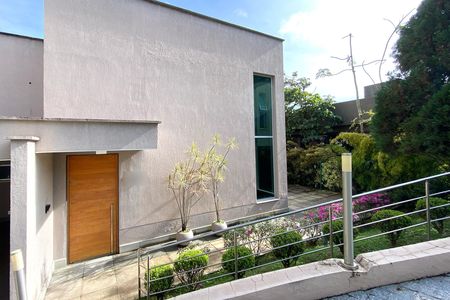 Casa de condomínio à venda com 455m², 4 quartos e 4 vagas Casa de condomínio à venda com 455m², 4 quartos e 4 vagasEntrada