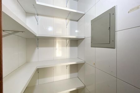 Casa de condomínio à venda com 455m², 4 quartos e 4 vagas Casa de condomínio à venda com 455m², 4 quartos e 4 vagasDespensa