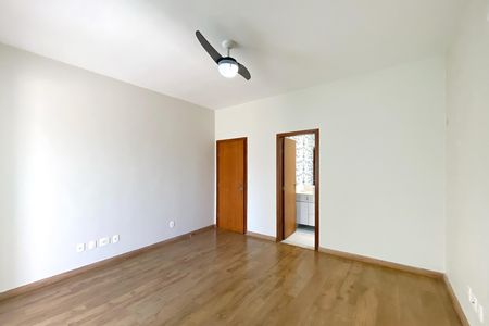 Casa de condomínio à venda com 455m², 4 quartos e 4 vagas Casa de condomínio à venda com 455m², 4 quartos e 4 vagasSuite 2