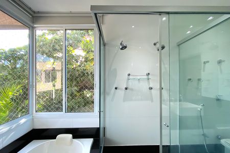 Casa de condomínio à venda com 455m², 4 quartos e 4 vagas Casa de condomínio à venda com 455m², 4 quartos e 4 vagasSuite 1