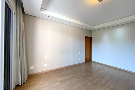 Casa de condomínio à venda com 455m², 4 quartos e 4 vagas Casa de condomínio à venda com 455m², 4 quartos e 4 vagasSuite 1