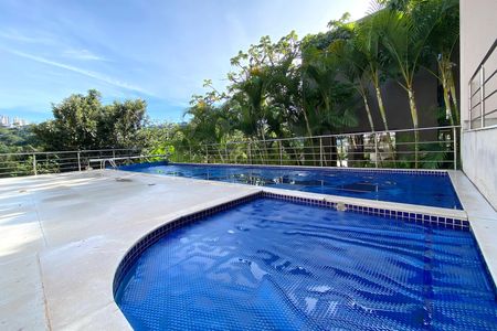 Casa de condomínio à venda com 455m², 4 quartos e 4 vagas Casa de condomínio à venda com 455m², 4 quartos e 4 vagasPiscina
