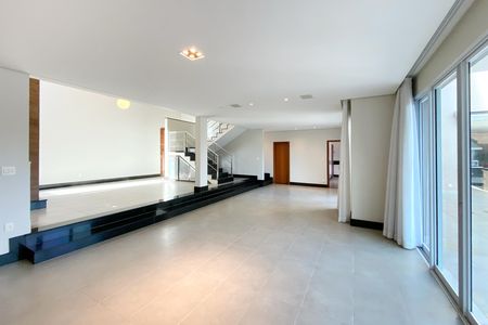 Casa de condomínio à venda com 455m², 4 quartos e 4 vagas Casa de condomínio à venda com 455m², 4 quartos e 4 vagasSala