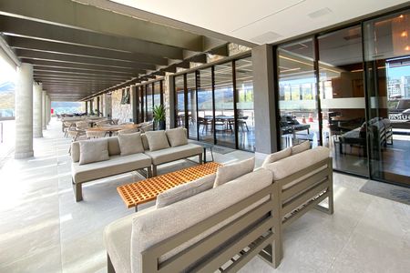 Casa de condomínio à venda com 455m², 4 quartos e 4 vagas Casa de condomínio à venda com 455m², 4 quartos e 4 vagasÁrea comum