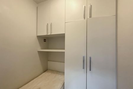 Casa de condomínio à venda com 455m², 4 quartos e 4 vagas Casa de condomínio à venda com 455m², 4 quartos e 4 vagasQuarto de Serviço