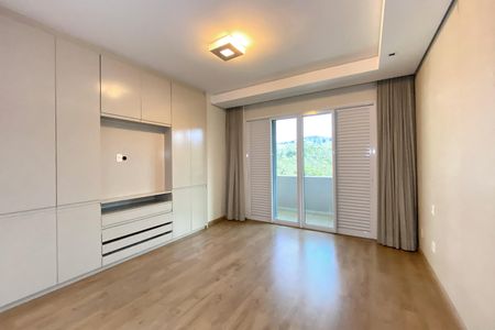 Casa de condomínio à venda com 455m², 4 quartos e 4 vagas Casa de condomínio à venda com 455m², 4 quartos e 4 vagasSuite 1